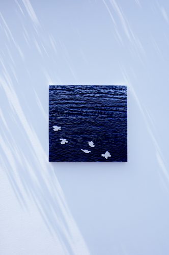 Neptune Gallery海神畫廊_Ryota KANNO官野良太_Memory of the Blue 青の記憶_ Epoxy, Wood, Mica 環氧樹脂、木材、雲母_30×30×3 cm_2026 - Minyao Hu