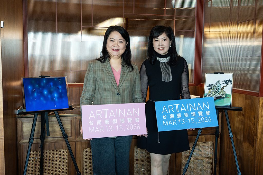 ART TAINAN 2026 - 左起畫廊協會理事長陳菁螢、畫廊協會秘書長游文玫
